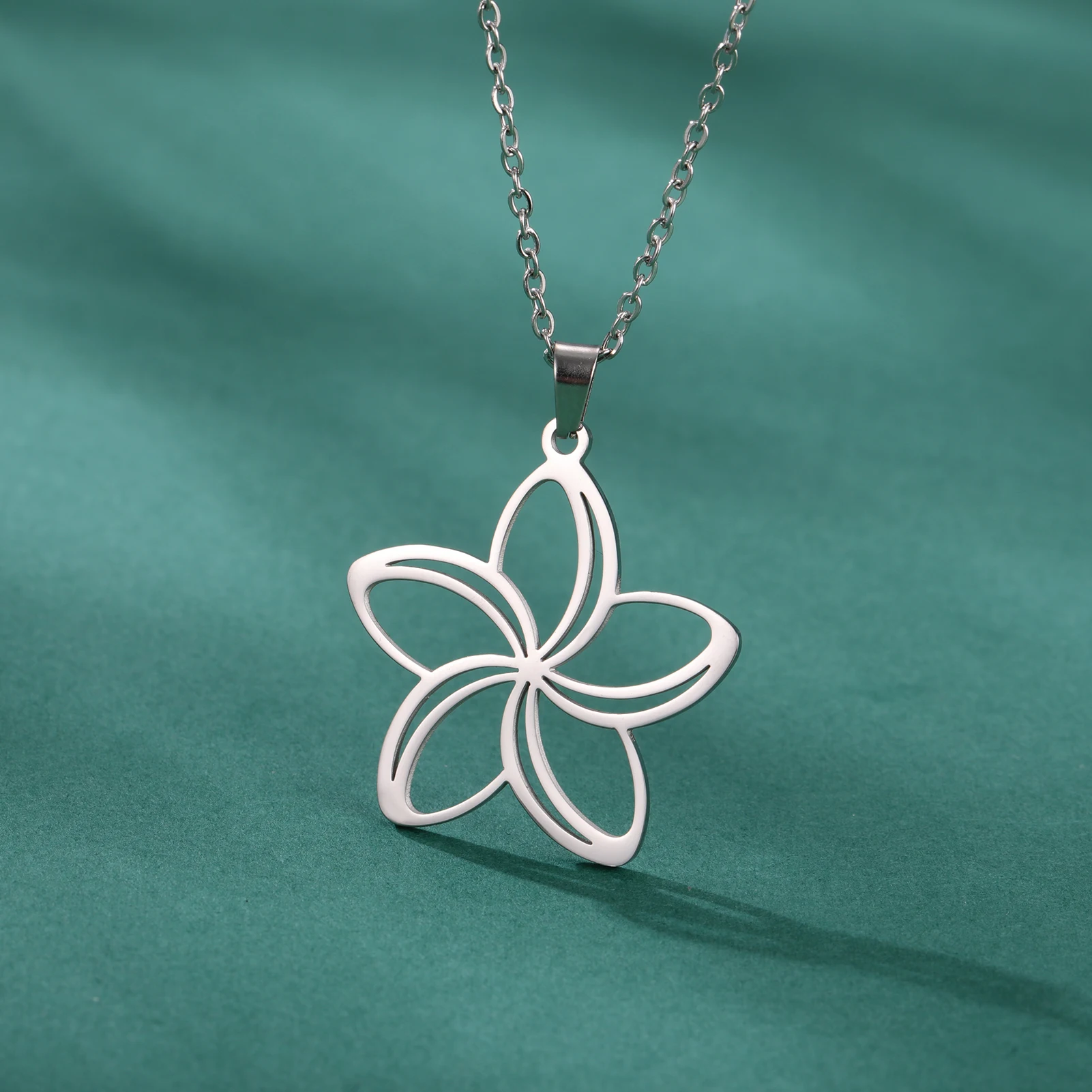 Skyrim Flower Pendant Necklace Image 3