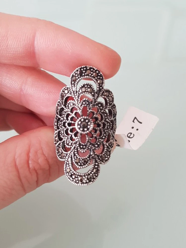 Hollow Flower Female Ring Black Rhinestone Jewelry Accessories