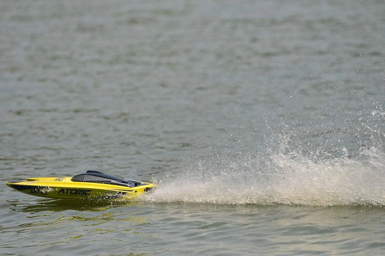 S011 27.5 Inch Remote Control Boat Speedboat for Hobby Adult Boys Racing RC Boat 65 km Wh (40.38 mph) Brushless Motor with 2 Lip 3