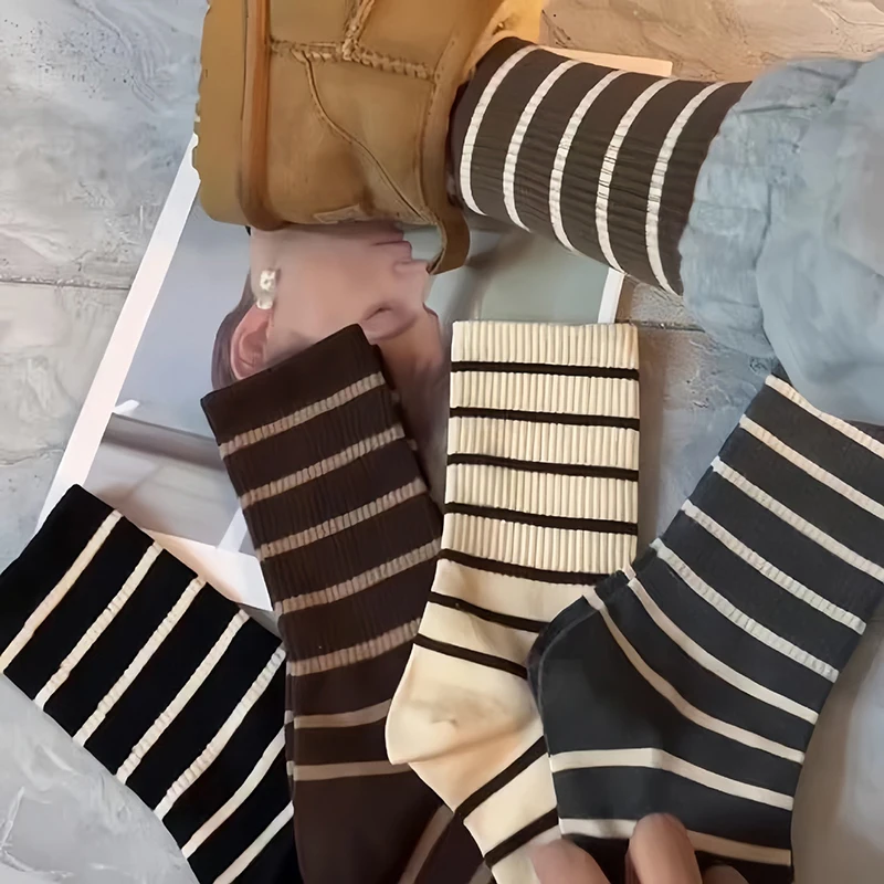 

Fashion Stripes Minimalist High Tube Socks Trendy Versatile Black White Autumn and Winter College Style Socks