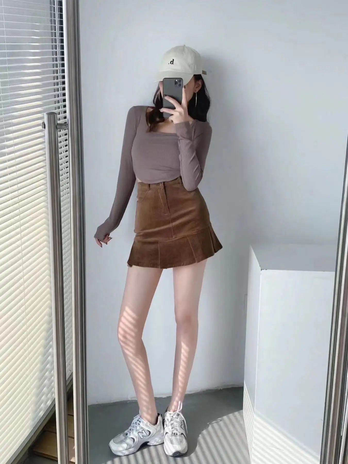 

UNUTH Casual Sweet Girls Corduroy Light Tan Short Skirt 2022 Summer Fashion Women Pleated Vintage Female Chic Solid Color Skirts