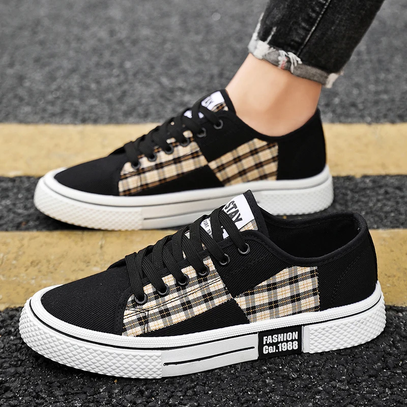 HKDQ Trendy Red Plaid Canvas Sneakers Men Fashion Casual Lace-up Men's Vulcanize Shoes Summer Breathable Designer Shoes For Man