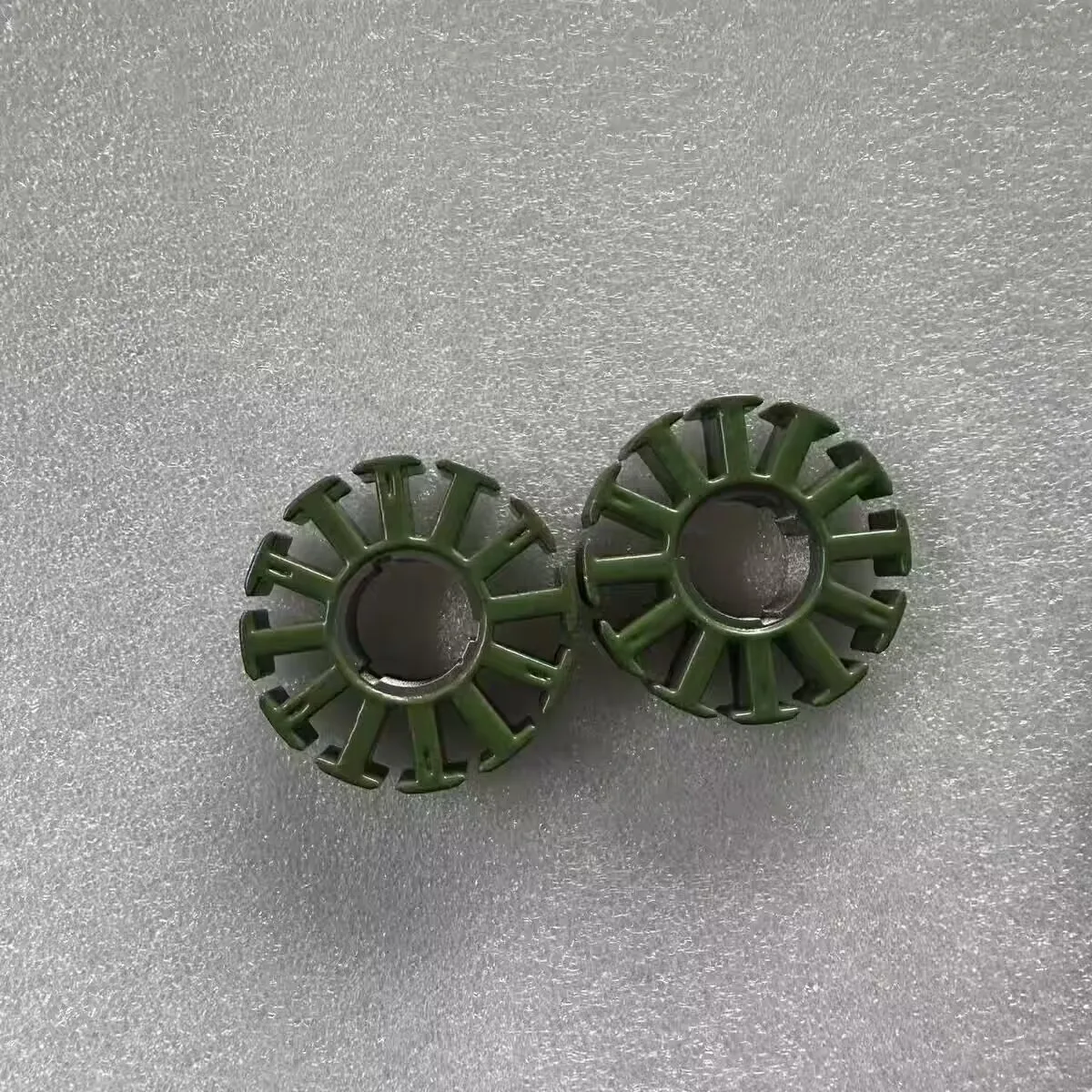 Stator moteur brushless A2217 pour drone RC, détail du noyau magnétique et des encoches de bobinage.