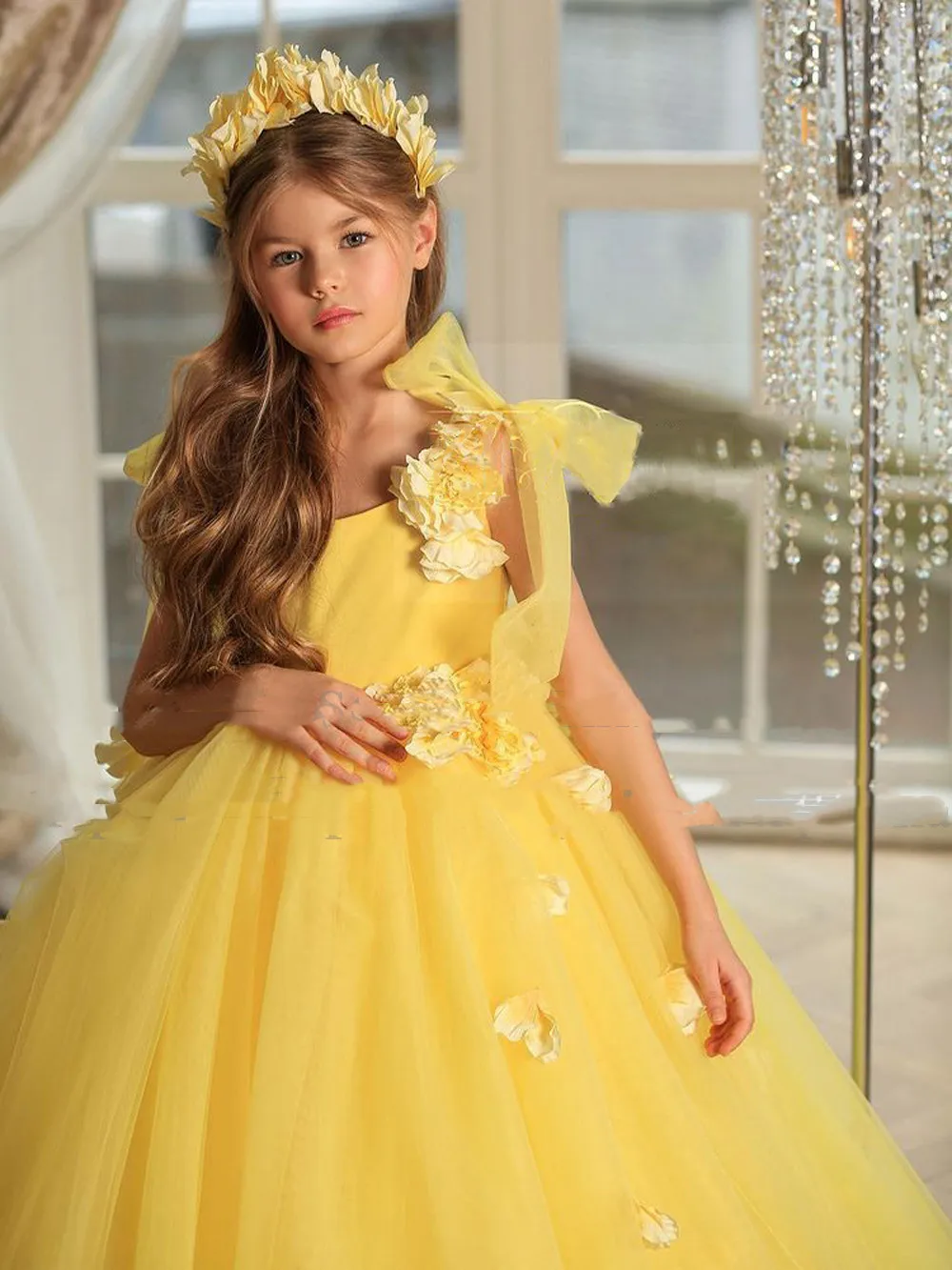 

Lace Yellow Ball Gown Flower Girl Dress Scoop Neck Sleeveless Bow Flowers Long First Communion Gowns Soft Tulle Pageant Dresses