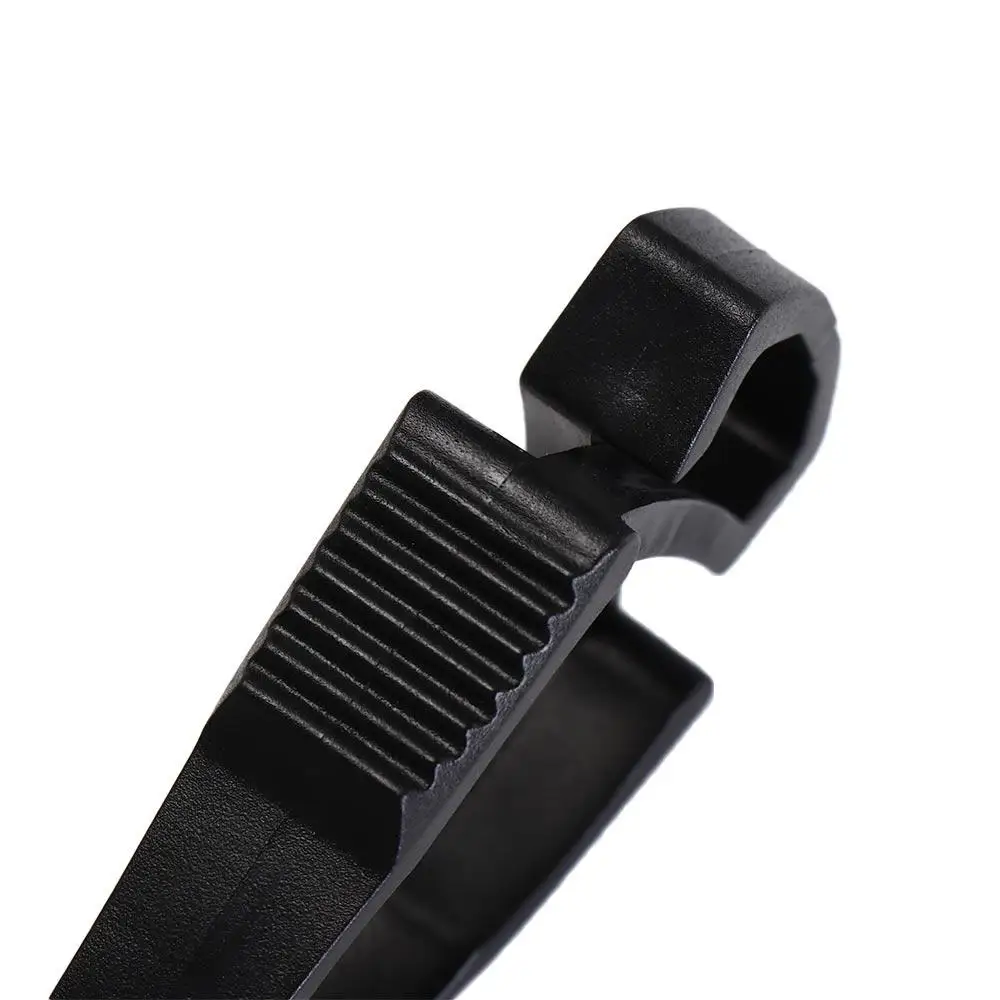 Description Picture 3 of itemOutdoor Tools Glove Clip Holder Hanger Anti-drop Hook Multi-purpose Multifunctional Glove Clip Safety Plastic