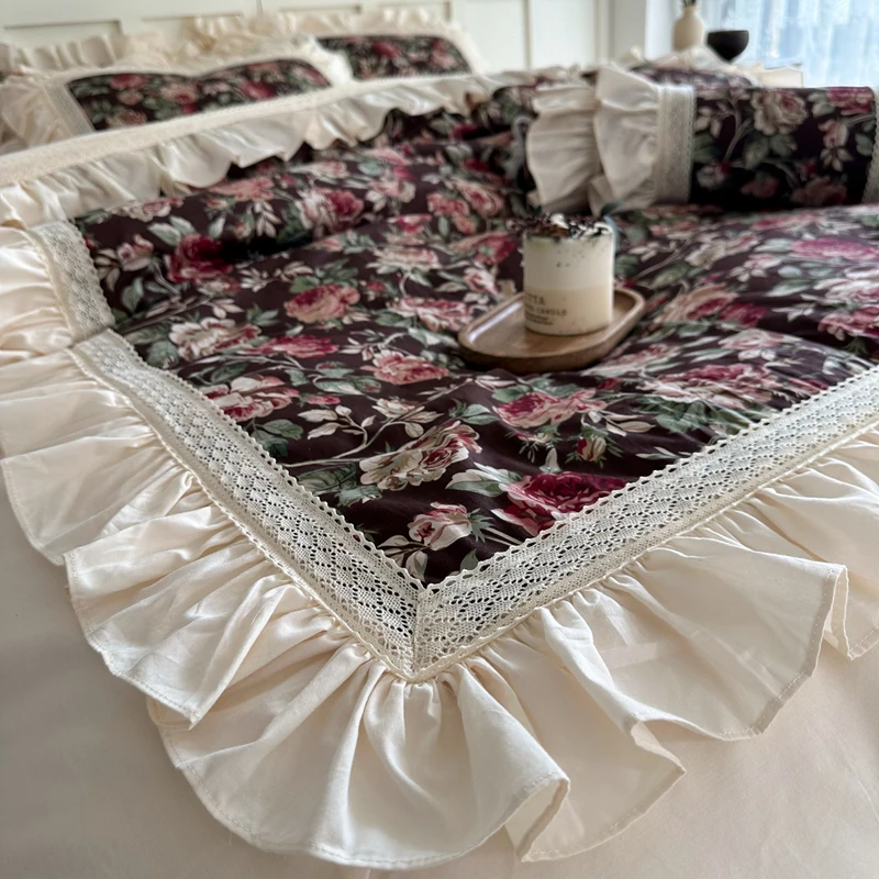 LifeTB Set Copripiumino Queen Floreale Rosa 100% Cotone – Con Volant E Pizzo – 3 Pezzi (228x228 Cm + 2 Federe 50x66 Cm)