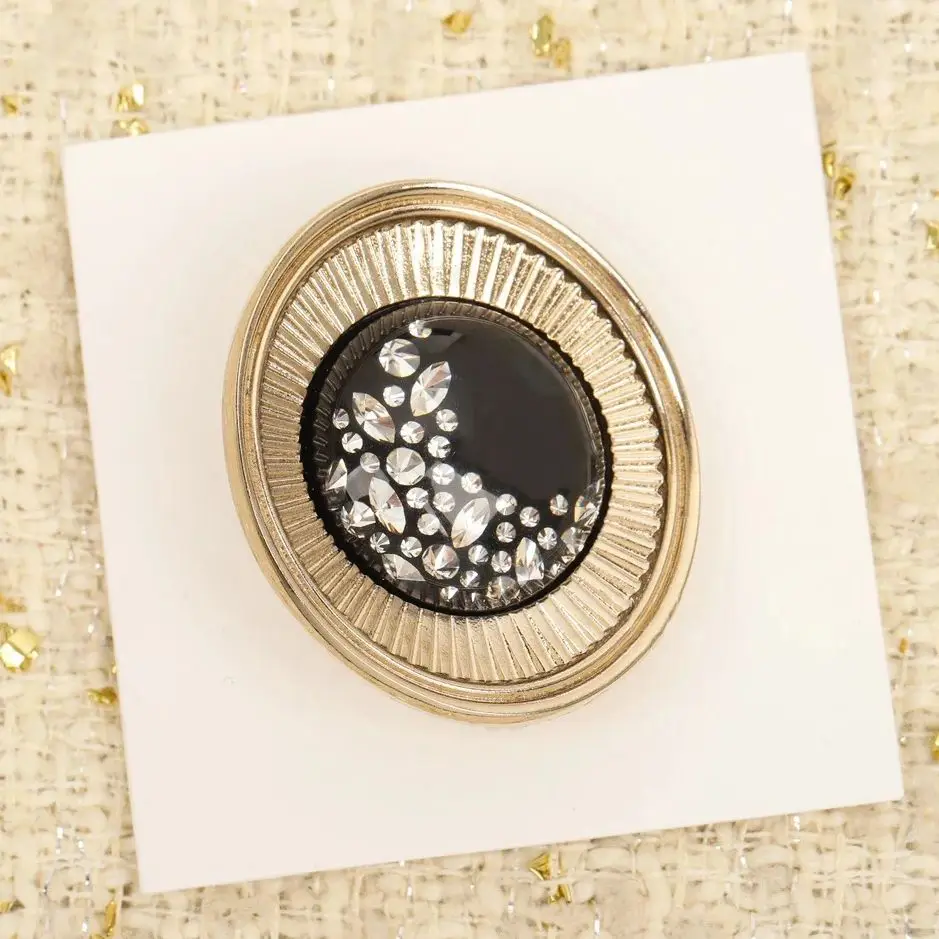 

Europe Designer Brand Brass Crystal Transparent Lady Vintage Brooch Women Top Quality Luxury Pin Jewelry Trend