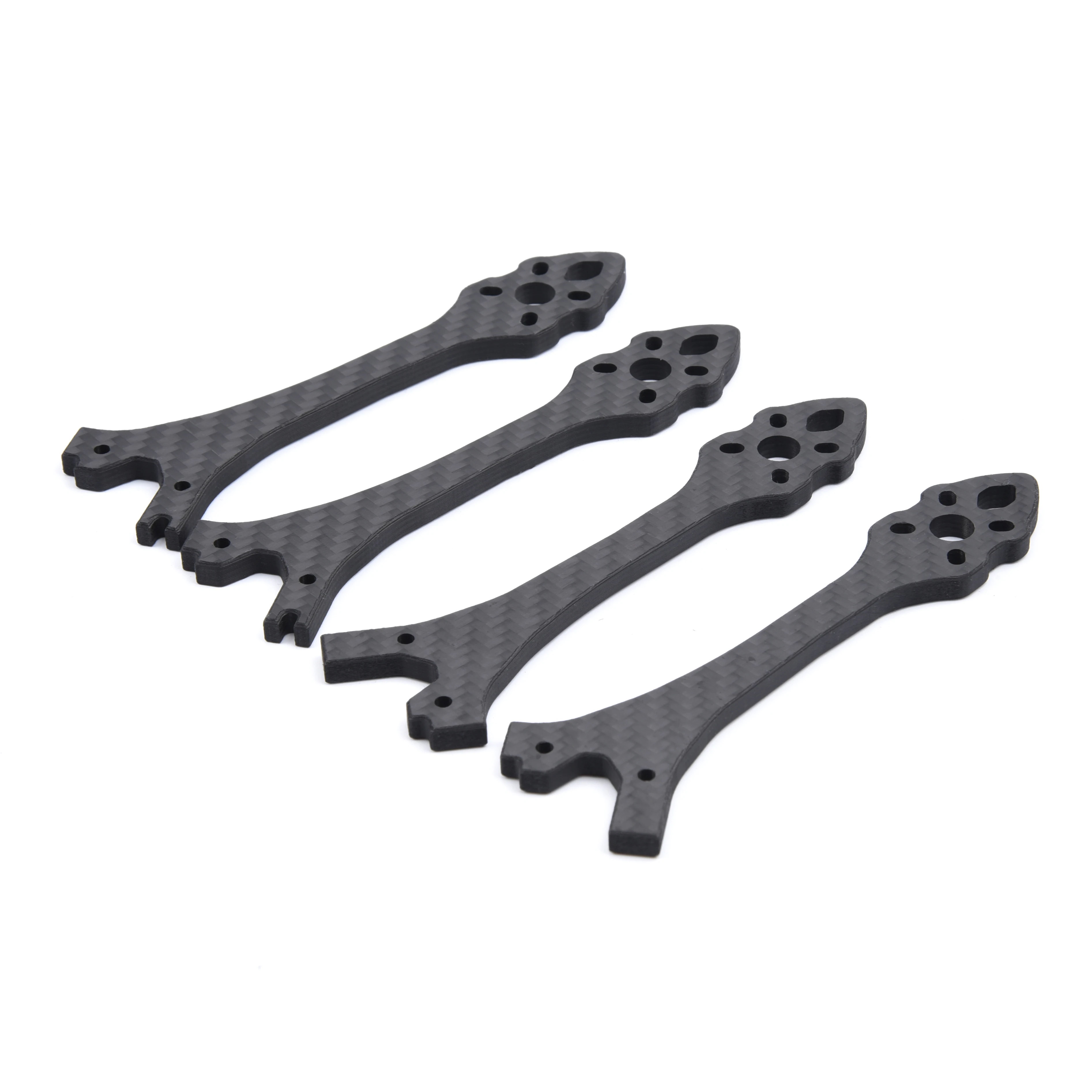 Bras de drone FPV en fibre de carbone 5mm pour MARK5, présenté incliné pour montrer l'épaisseur et la finition.