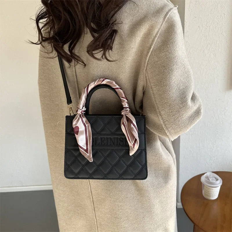 Women's 2024 New Fashion Shoulder Casual Messenger Simple Large Capacity Portable Tote Bag