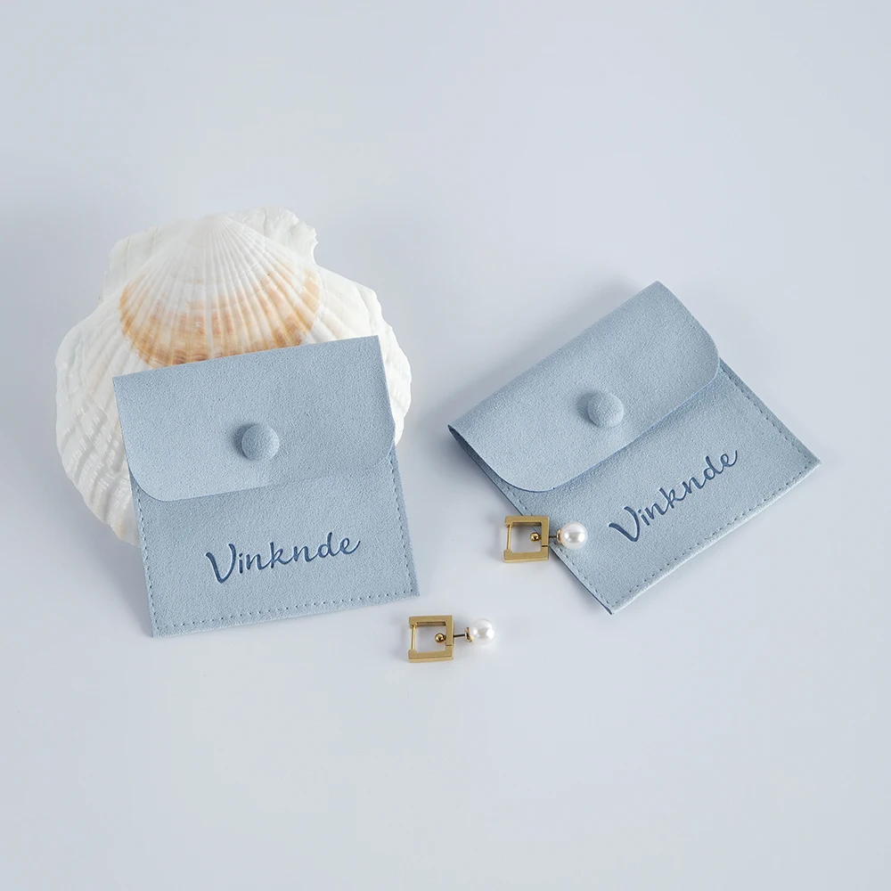 100pcs 사용자 정의 로고 마이크로 화이버 쥬얼리 포장 선물 가방 8X8cm 반지 귀걸이 보관 주머니 결혼식 호의 대량 가방