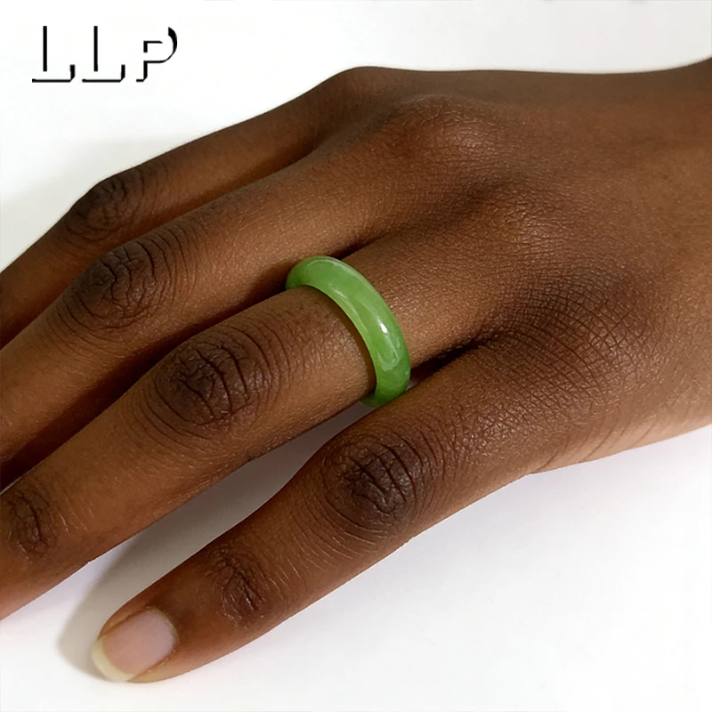 Luxurious Natural Jade Green Emerald Ring – Versatile Elegance
