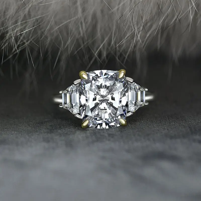 

Женское кольцо из серебра 925 пробы, с фианитом