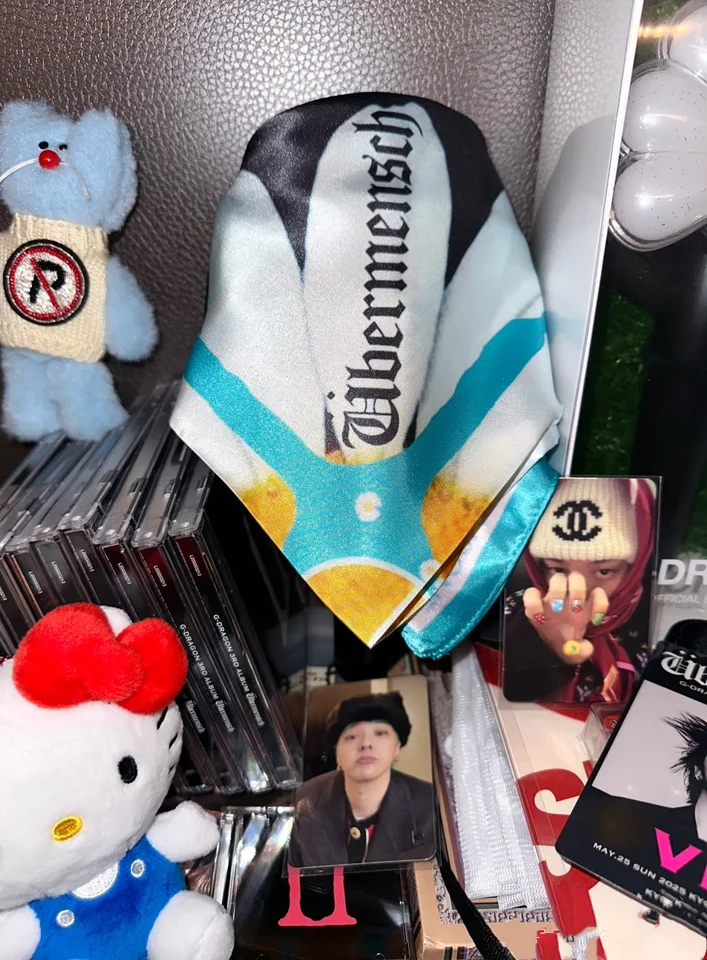 値下げG-DRAGON ジヨンMD ÜBERMENSCH SCARF スカーフ 880818 GD Style Square Scarf Kpop Hot Idol G-DRAGON New