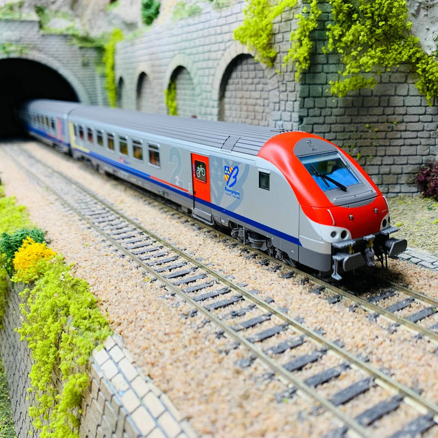 Lsm Train Model Ls Model Intercity Train Dc 41233 Ho Scale 1/87 Set A Tre Sezioni Red Face Train Model Toy
