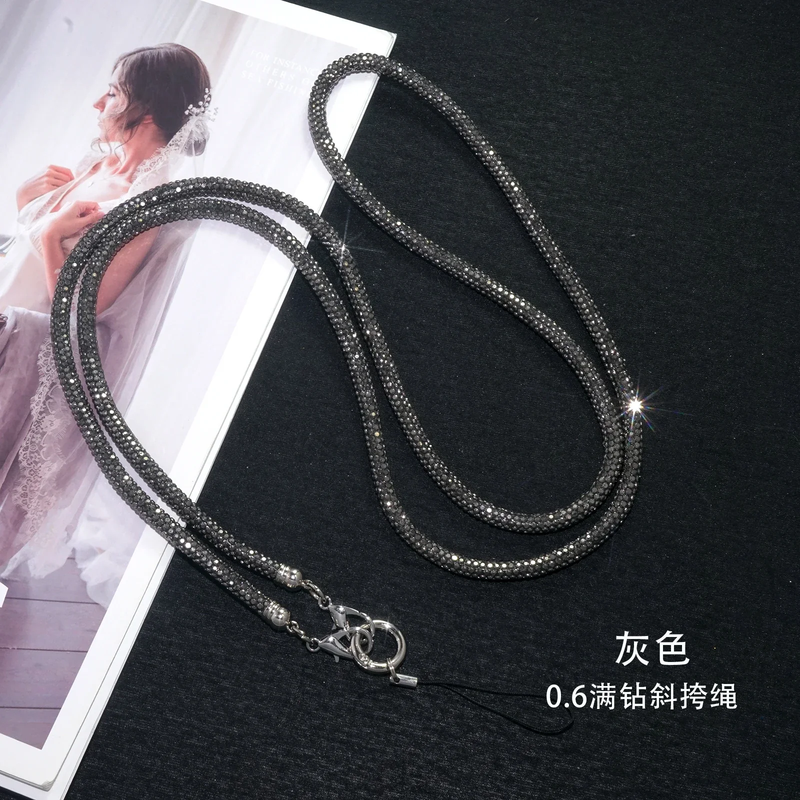 Universal Crossbody Phone Lanyard with Fashionable Neck Strap