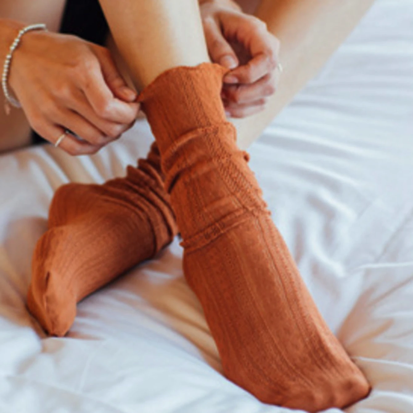Frühling Sommer Neue Mid-rohr Socken Japanische Hanf Muster Elastische Holz Ohr Rand Atmungsaktive Hohl Mesh Haufen Haufen frauen Socke – Detail 4