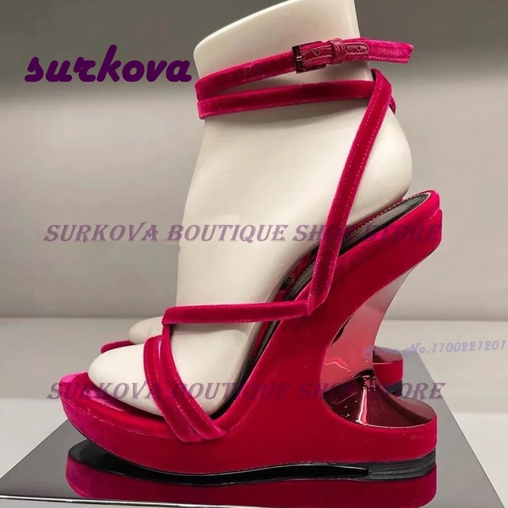 

2023 Runway Show New Style Strapping Super-high Heel Platform Sandals Women's Metal Hollow-out Profiled Heel Sexy Buckle Velvet