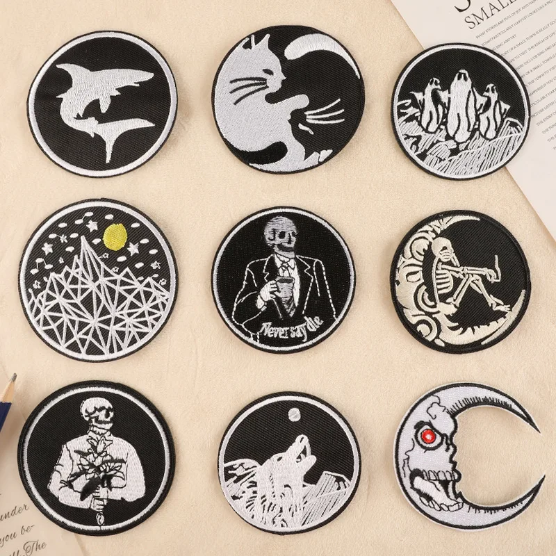 

2024 New Embroidery Patch DIY Wolf Cat Skeleton Man Sticker Adhesive Badges Emblem Iron on Patches Cloth Bag Fabric Accessories