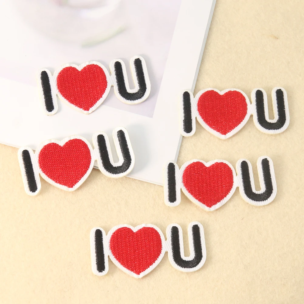 2PCS Kreative Minimalistischen Design Liebe Brief Stickerei Patch Kleidung Tasche DIY Loophole Scrapbooking Zubehör Dekorative Handwerk