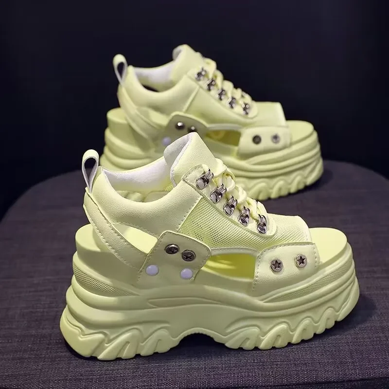 

Женские кроссовки на платформе, сетчатые сникерсы на танкетке, с цветочной вышивкой, без застежки, удобная повседневная обувь на каблуке