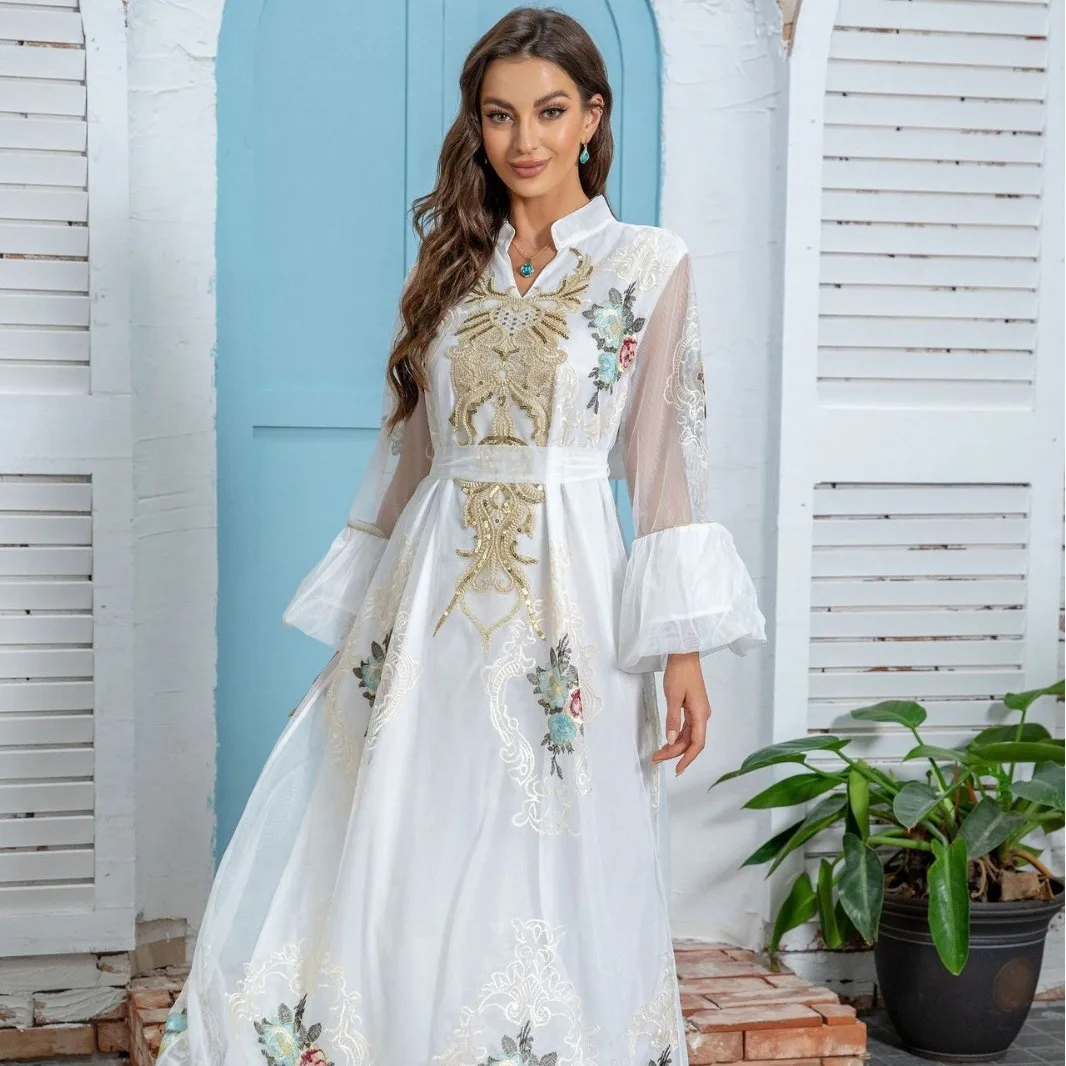 

2024 Middle East Women Kaftan Robe Ramadan Muslim Dubai Luxury Evening Gowns Beaded Embroidered Dresses Islamic Female Clothing