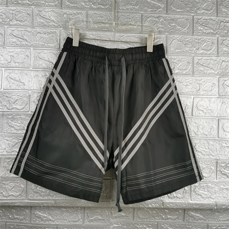 

Japanese Trendy Brand Striped Color Matching Shorts On Both Sides Men Summer Loose Fitting Sports Fashion Night Running Shorts