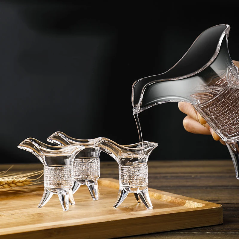 Mini Vintage Red Wine Cups Shot Glass Creative Tea Mug Water Cup Classical Three-legged Marquis Cups Gifts for Friends