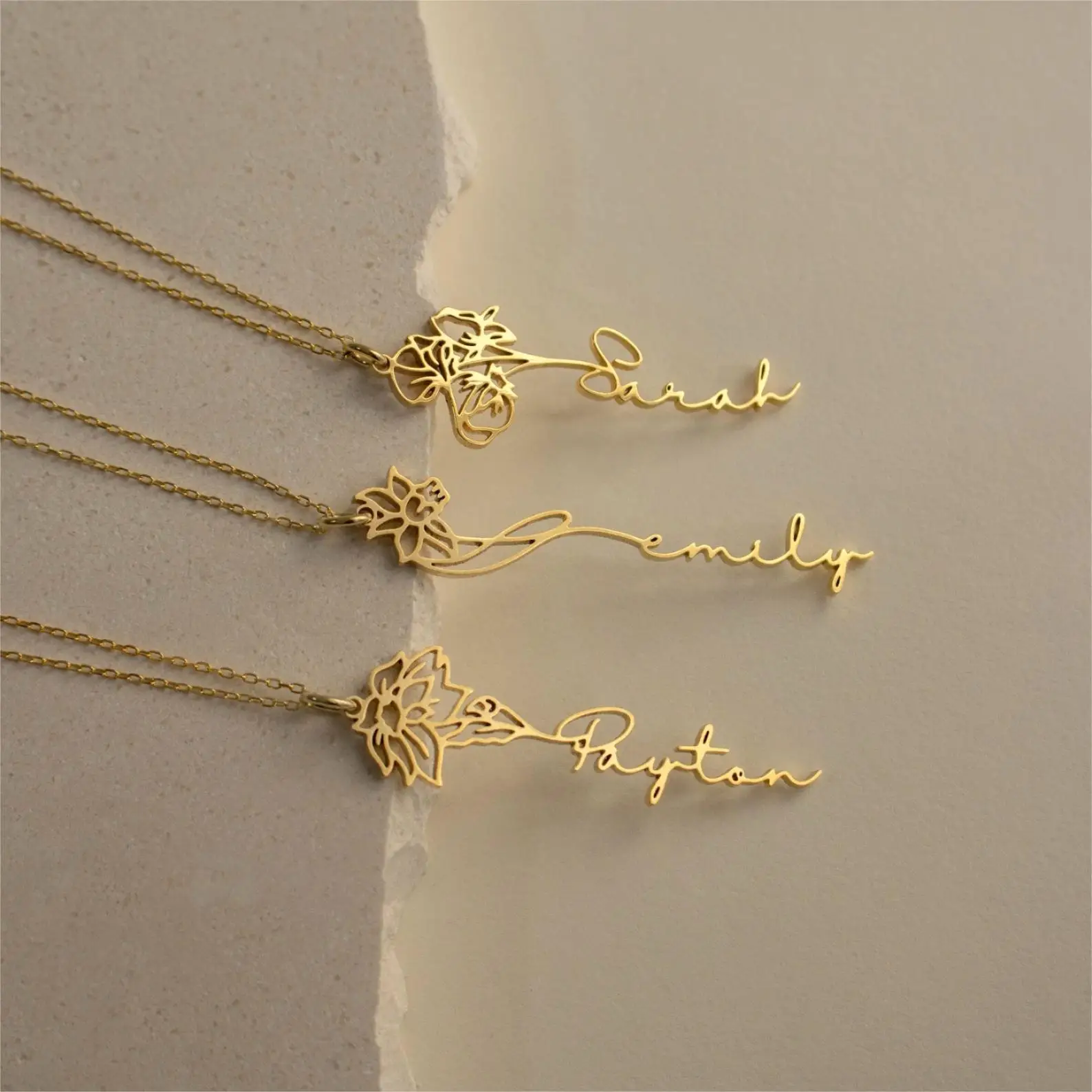 Elegant Birth Flower Name Necklace Personalized Gold Birth Month Flower Jewelry Special Gifts for Mom Christmas Surprise Gifts