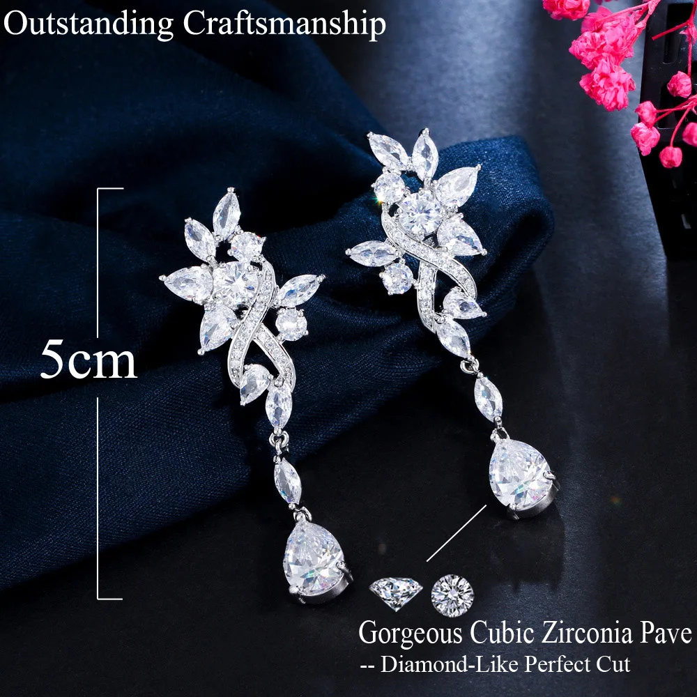 Boucles D'oreilles Longues Argent Et Zircons - 13,5 Cm - Neuf Avec étiquettes
