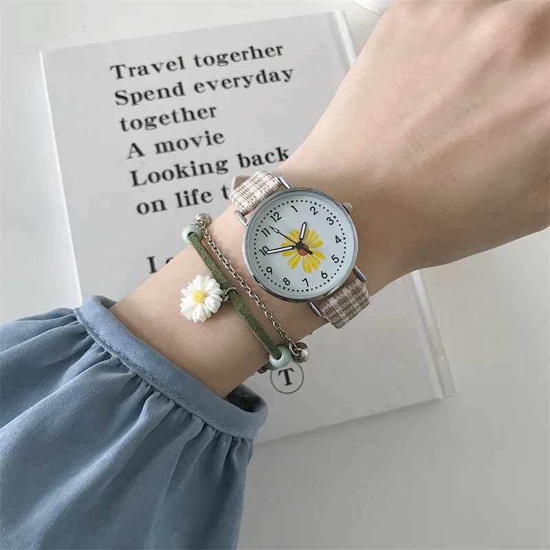 

Retro Fabric Belt Women Watches Designer Simple Flower Dial Fashion Ladies Quartz Waterproof Wristwatches for Girl Gift