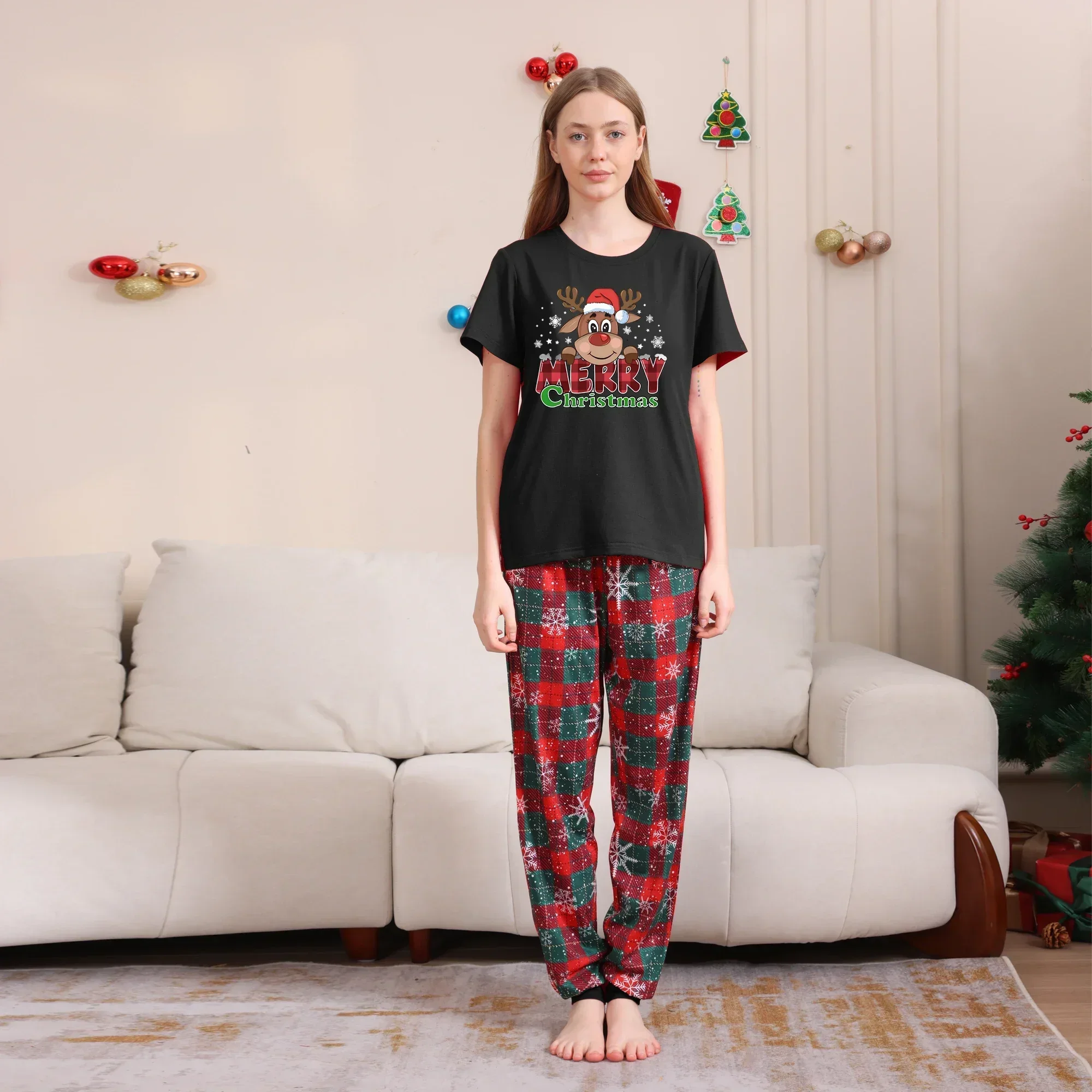 thumbnail image 4 of Conjunto de pijama a juego con estampado de Feliz Navidad para mamá, hija, papá e hijo, camiseta de manga corta y pantalones, traje de 2 piezas, pijama de aspecto familiar navideño, 4 of 5