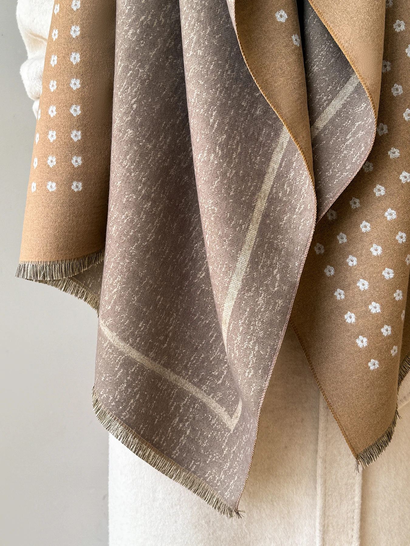 Women's Warm Faux Cashmere Shawl Autumn Winter Floral Pattern Jacquard Scarf Wrap Functional Neck Protection Blanket Style