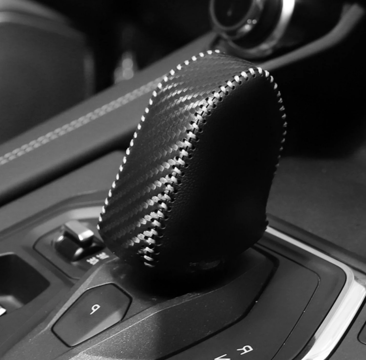 

Suitable For LYNK& CO 01 PHEV 2021 2022 2023 Carbon Fiber Pattern Leather Gear Cover