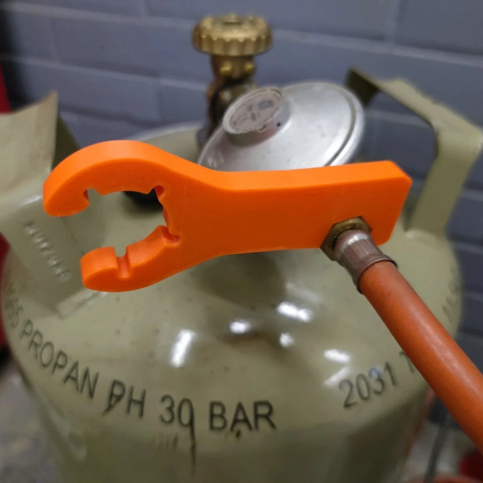 2-in-1 Gas Bottle Wrench 2