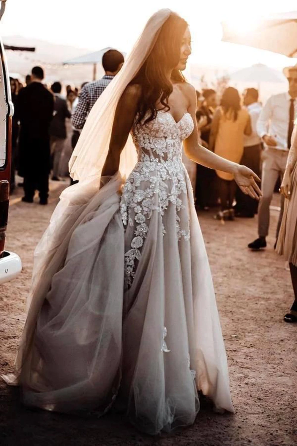 

Sheer Lace 3D Flowers Appliques Wedding Dresses For Women Sweetheart Split Tulle Beach Bridal Gown With Crystal Vestido De Novia
