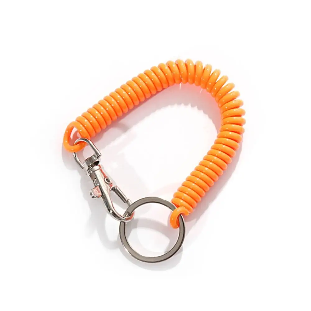 Chiave Domestica Con Il Keychain Della Casa Ed Il Cuore Di Legno Falsi Su Fondo D Annata Concetto Dolce Image131886957