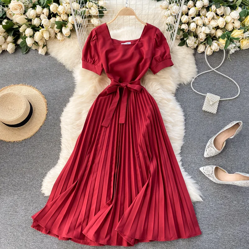 

2022 summer Vintage solid temperament French square neck short sleeve Pleated Dress Large skirt