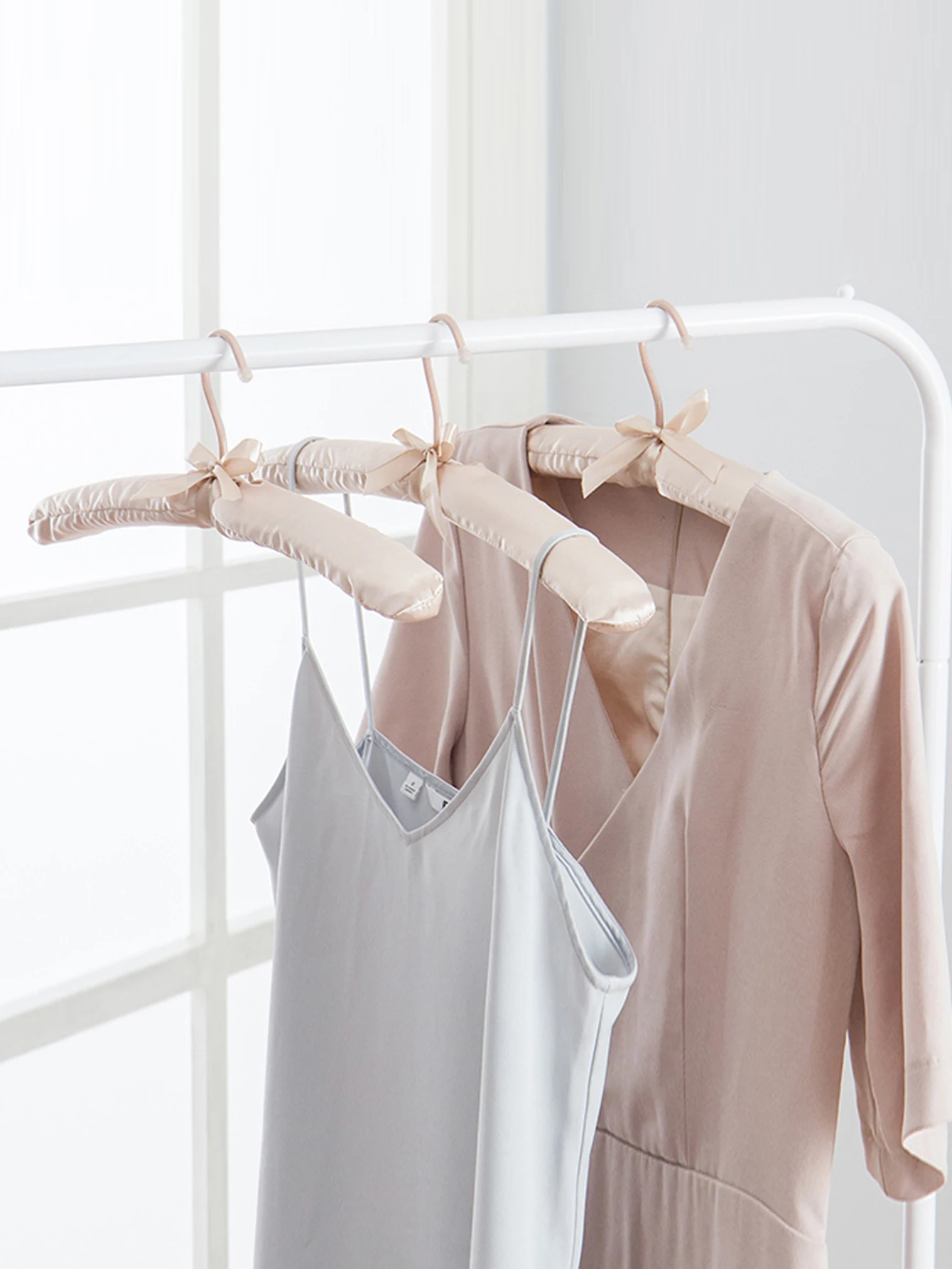 Silk clothes hanger, seamless fabric sponge clothes hanger, household bag fabric silk clothes hanger, clothes hanger 6