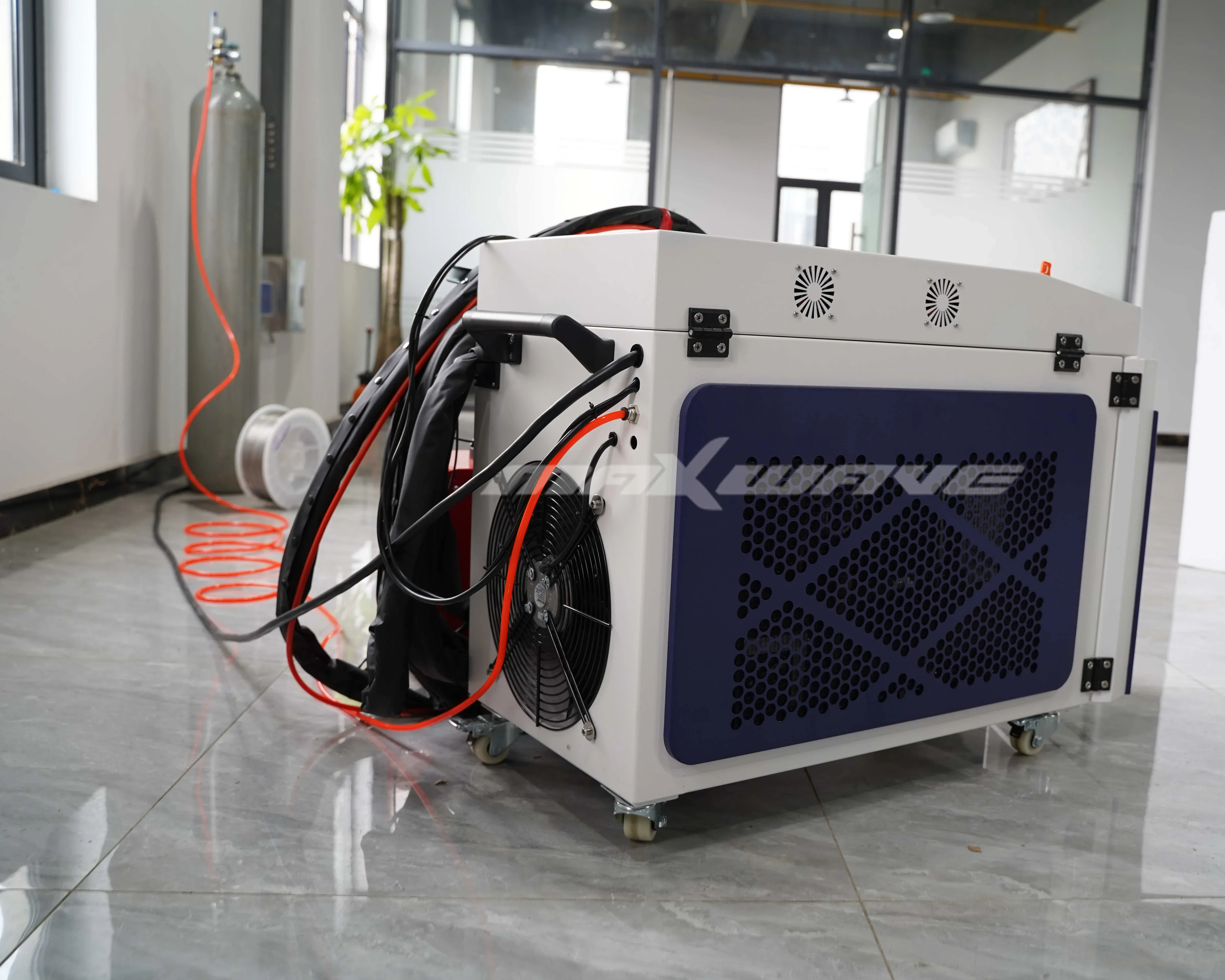 2000W Handheld Fiber Laser Welder Metal Sheet Aluminum Carbon Steel Fiber Laser Welding Machine with water cooler 6