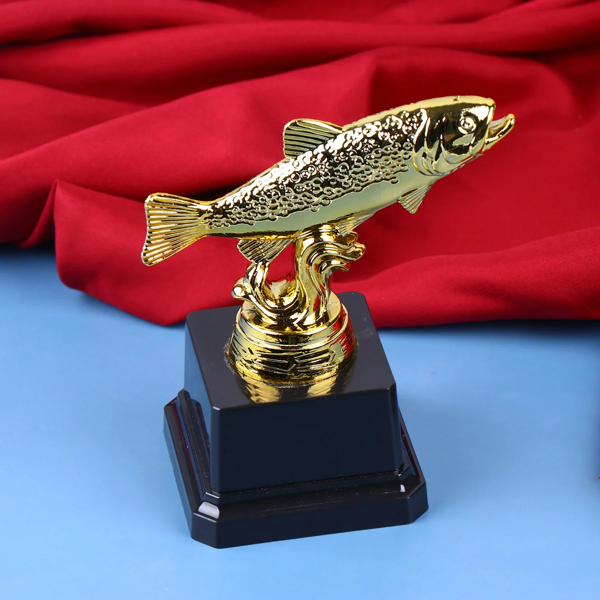 Plastic Trophy Toys Kids Party Trophy Trophies with Fish Statue Decoration Fishing Award Cup Goalkeeper