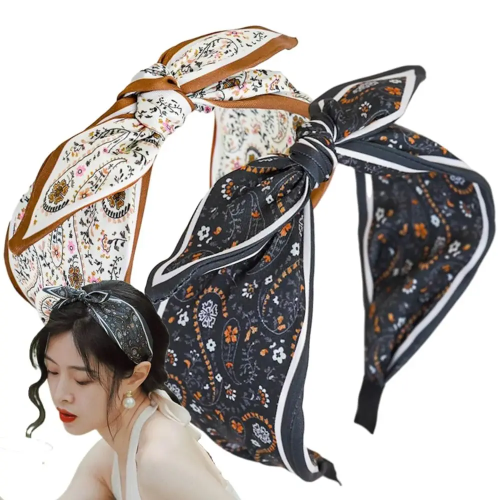 

Повязка на голову с бантом и цветочным узором