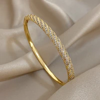 Bracelets de luxe torsadés en Micro incrusté de Zircon pour femmes, à la mode, en cuivre plaqué or, empilés, bijoux cadeaux 1