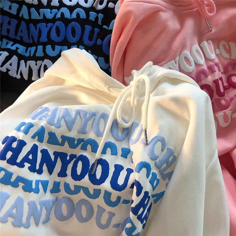 Рисунок 6 - Женские толстовки с капюшоном и надписью