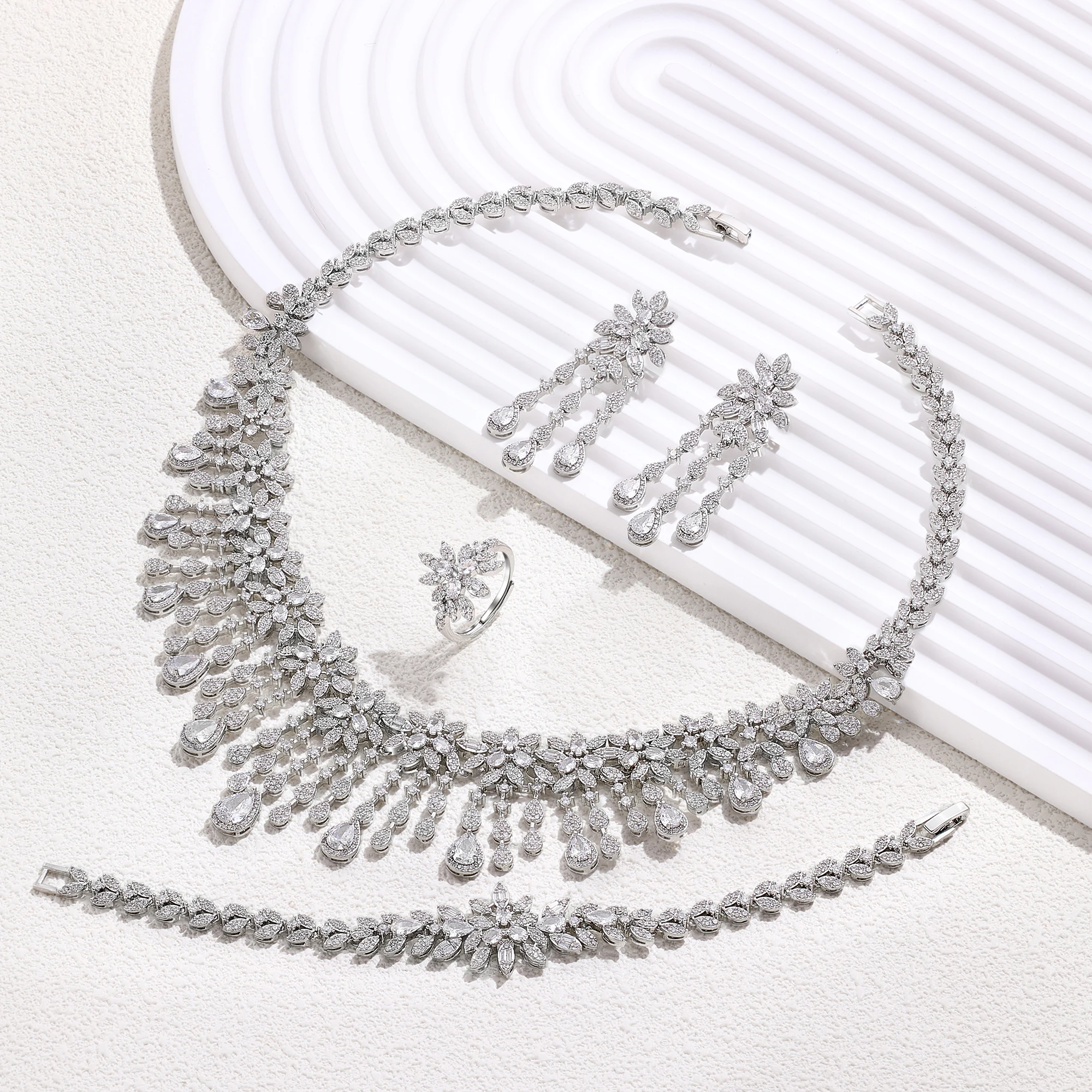 

2024 Hot Sale 4 Pieces Super Luxury Cubic Zirconia Bridal Jewelry Set Nigeria Dubai Jewelry Set Bridal Accessories