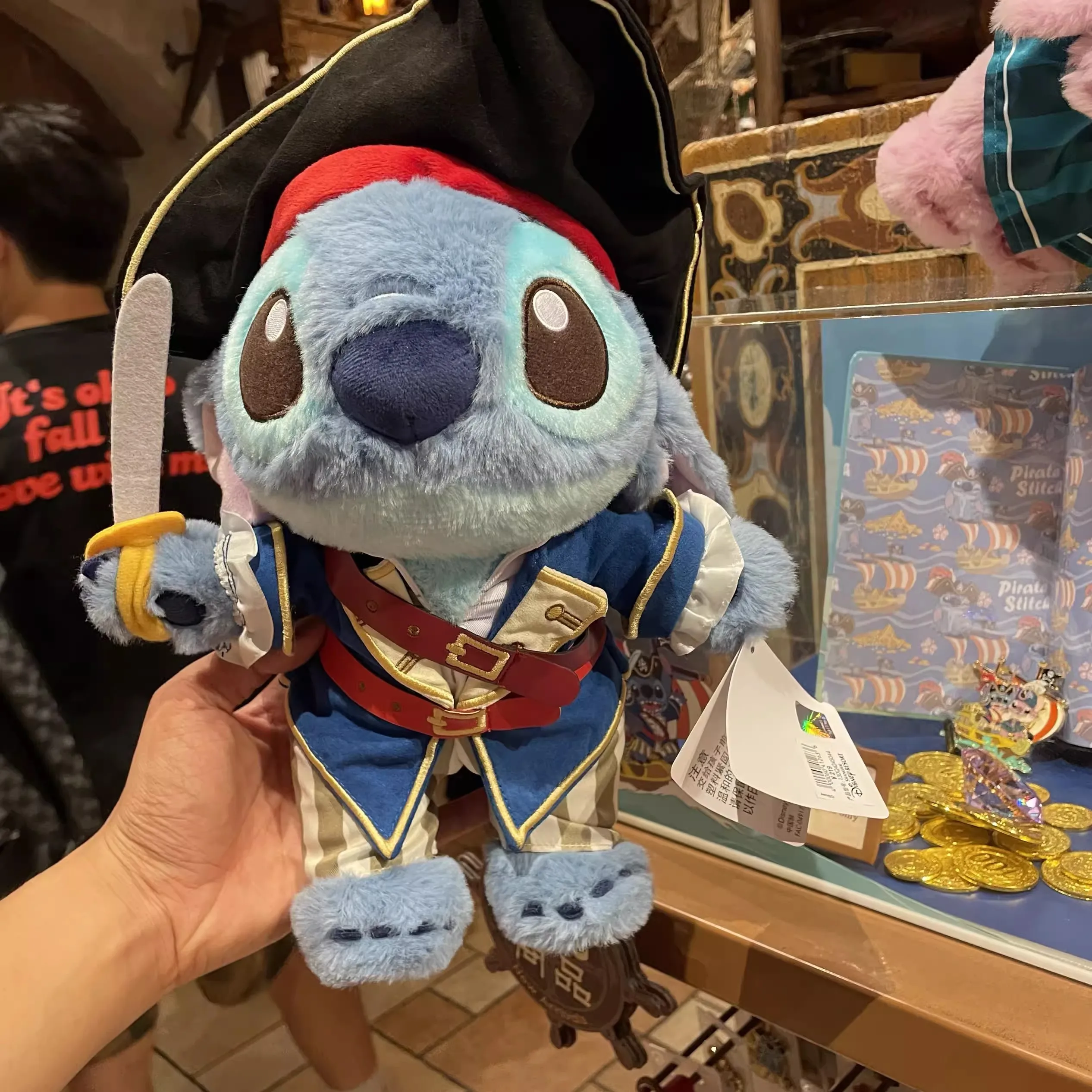 thumbnail image 1 of Muñeco de peluche con colgante de ángel de Stitch pirata original de Disney 2024, 1 of 4