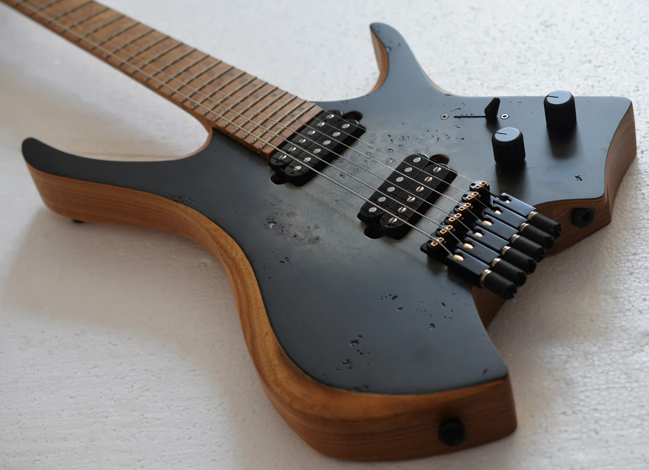 NKGuitar Fanned frets 6 Strings Headless Electric Guitar Black Roasted birdseye maple fretboard HH pickups Poplar Burl guitar accessories