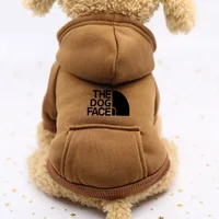 סוודר ספורטיבי לחורף עם כיס ג’ינס – לבוש חם וסטייל לחיות מחמד