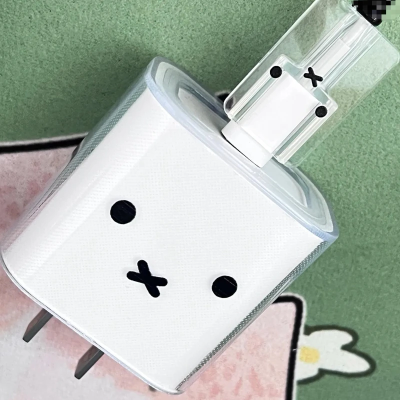 � ​ Miffy Kawaii 18/20W Schnellladegerät-Abdeckung, kompatibel mit iPhone 11/12/13/14/15 Pro Max, Silikon, Anti-Fray-Schutzhülle, Geschenk
