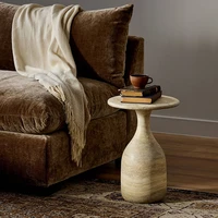 Table d'appoint au design inspiré du bowling, table basse moderne en marbre et texture travertin 2