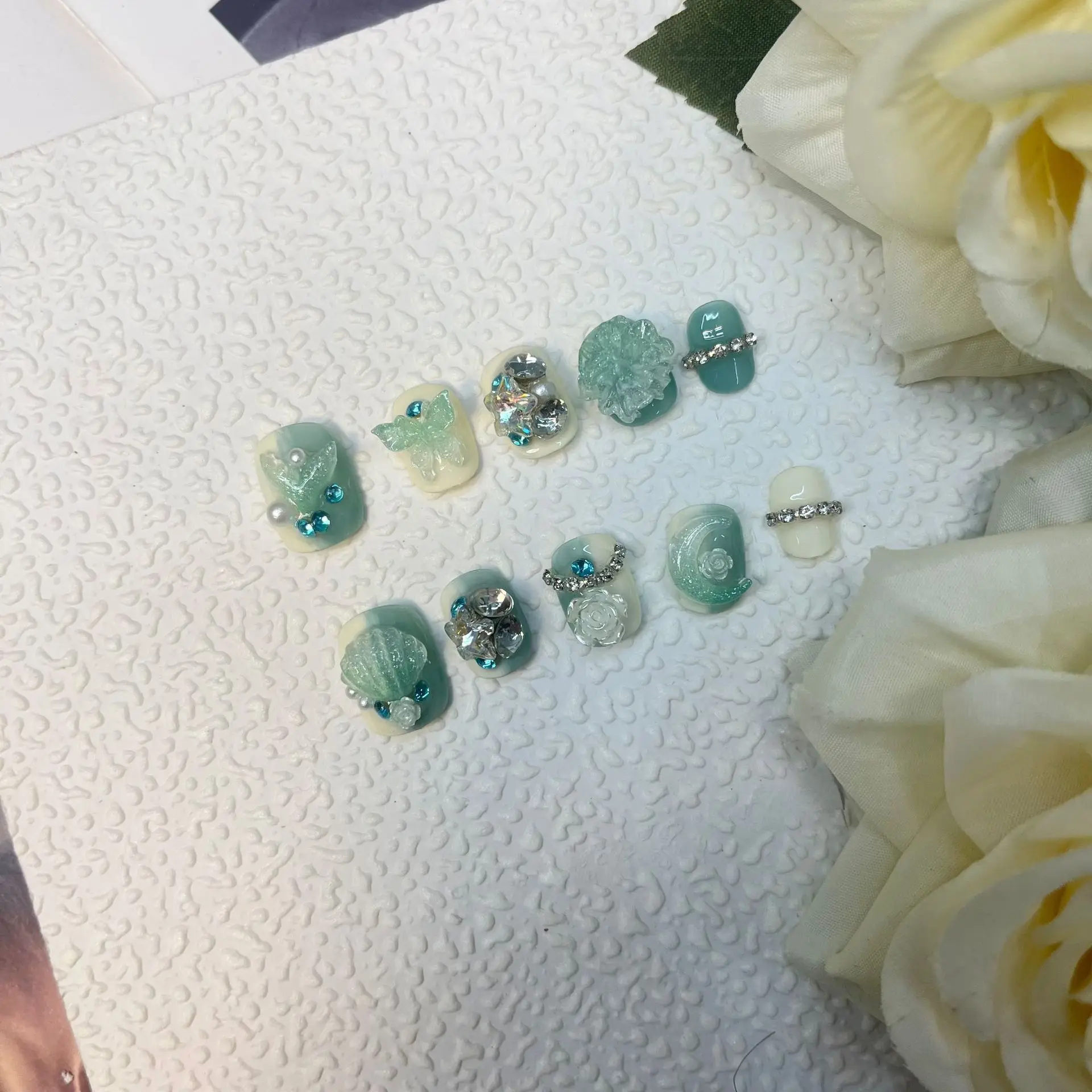 

10Pcs Gradient Green Short Nails press on Cute 3D Mermaid shells Design Fake Nails with Butterfly Moon diamond False Nail Tips
